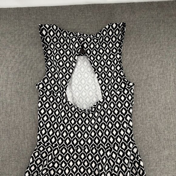 H&M Fit & Flare Dress Black & White XS Sleeveless Open Back Round Neck Geometric - Picture 11 of 12